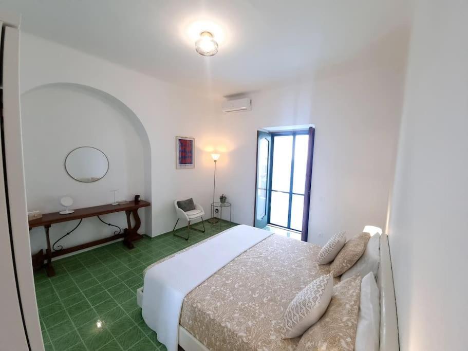 Casa Intiso - Two Double Bedroom Apartment Positano Exterior photo